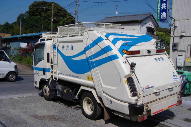 不燃ごみ収集車2