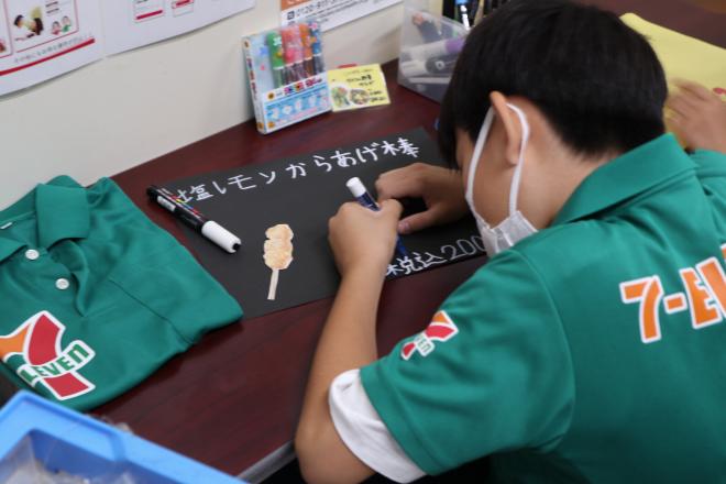 写真4_コンビニでPOP作成体験