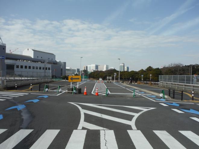 真砂大橋西側交差点（社会実験による開通前）