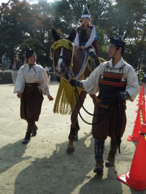 時代衣装で乗馬体験