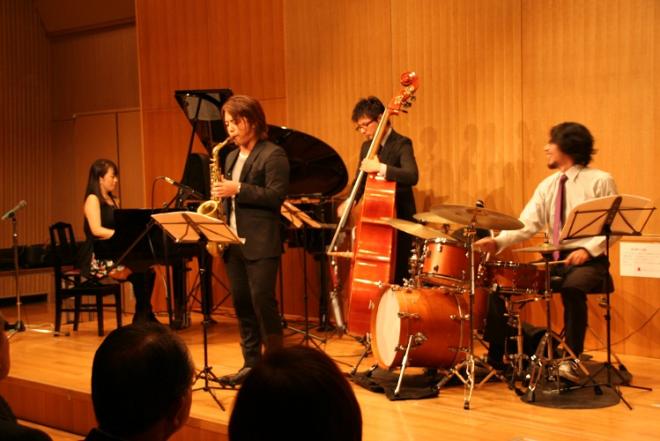 山田貴子カルテットの演奏の写真