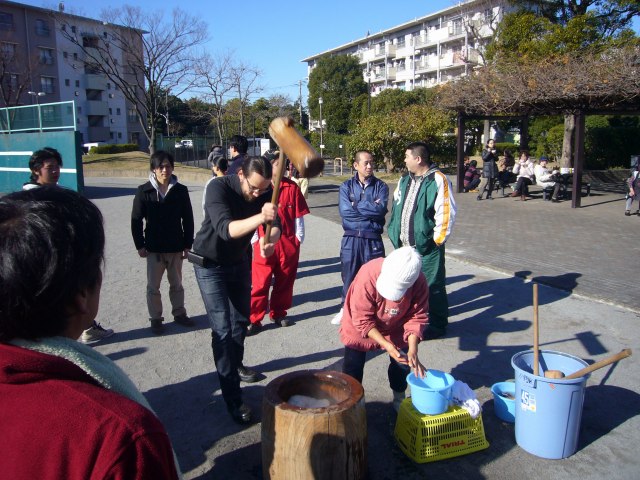 幸町団地もちつき1