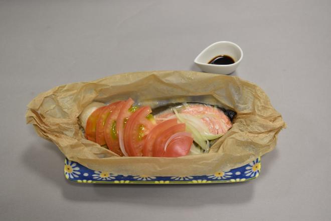 鮭とトマトのレンジ蒸し