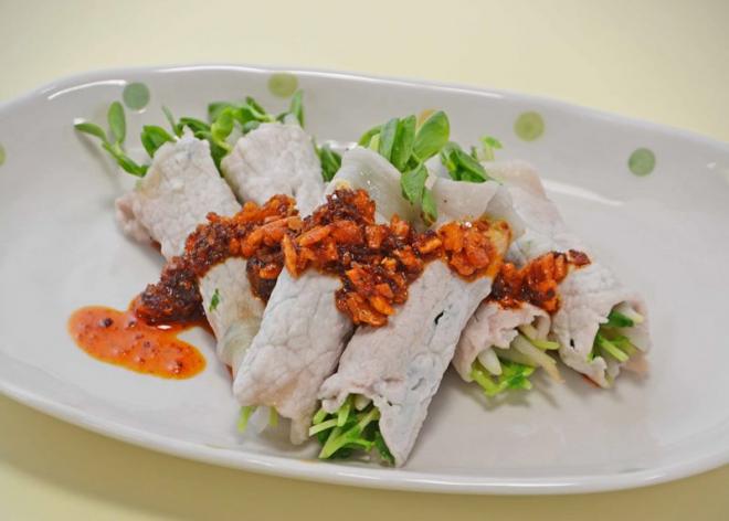 豆苗ともやしの豚肉巻きレンジ蒸し小