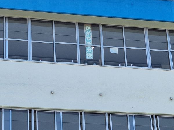 裏門からの校舎