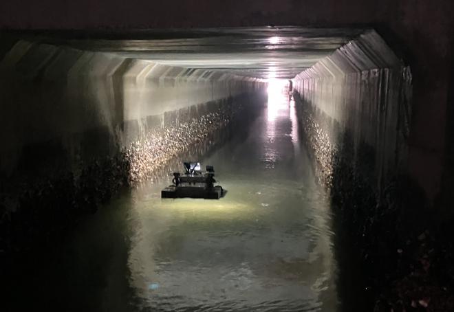 水陸両用ドローン点検風景