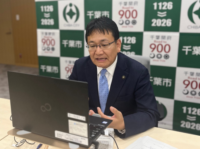 オンライン対話会を行う市長の画像