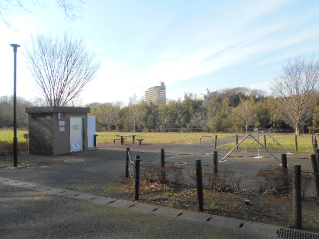 川辺憩いの広場便所