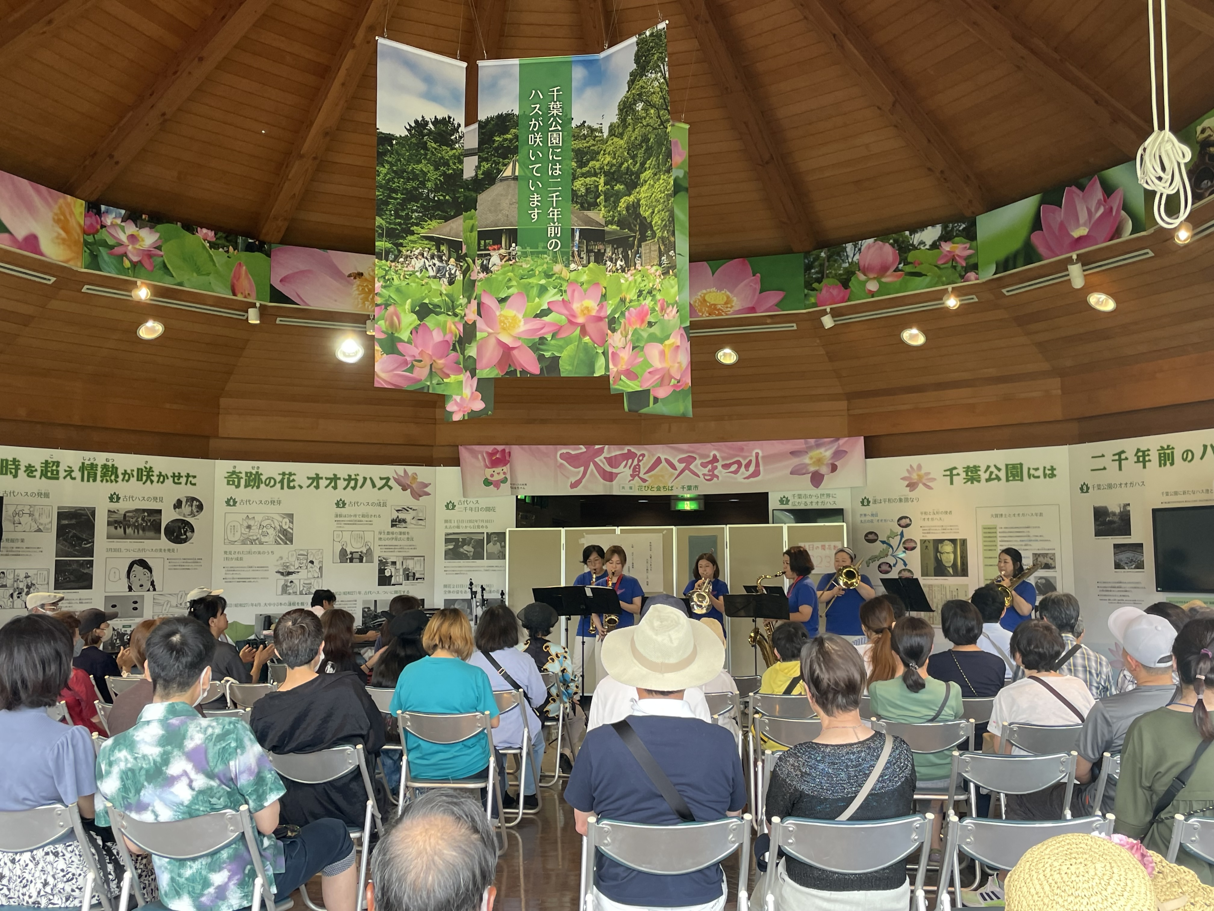 蓮華亭内演奏